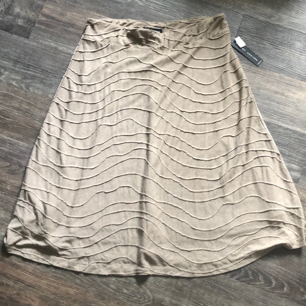 Women’s Larry Levine Stretch Skirt NWT Sz L